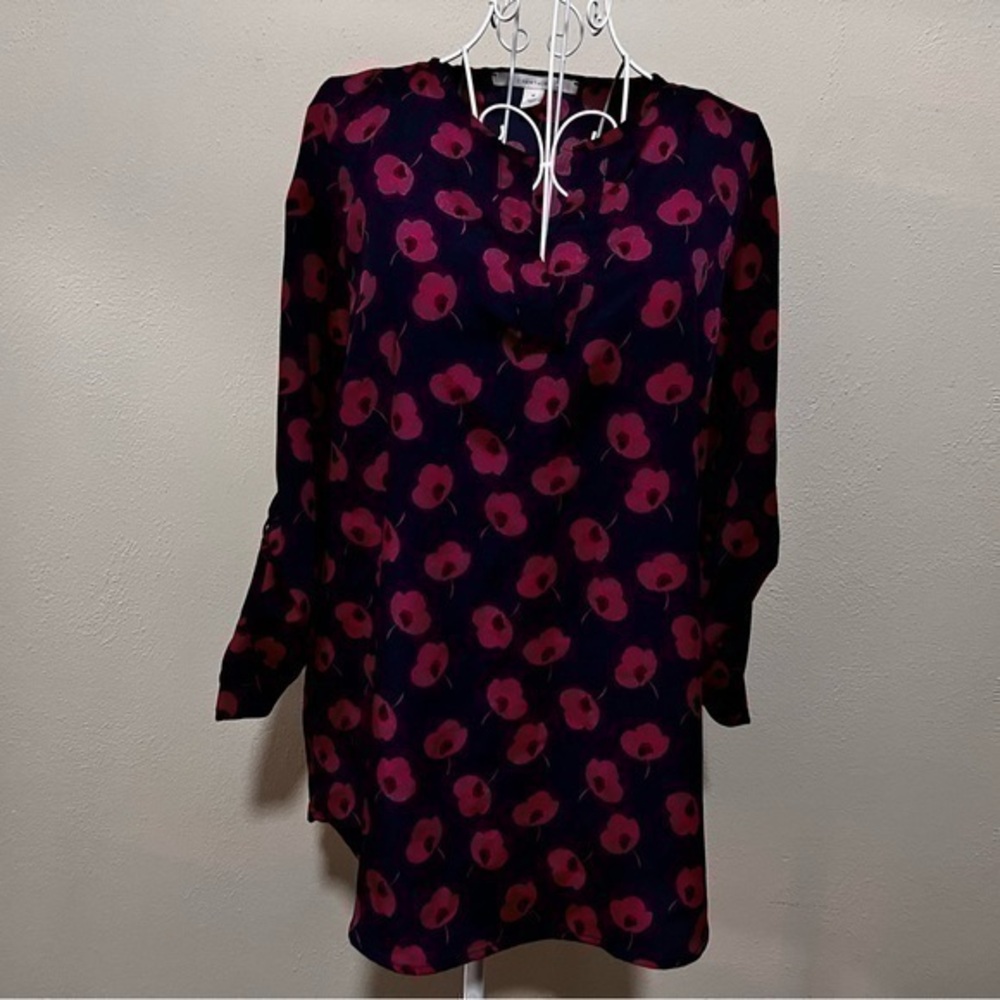 41 Hawthorn Navy Tunic w/red poppies, Size M. Like new condition.